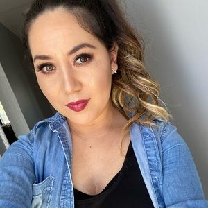 Meet your Posher, Alejandra